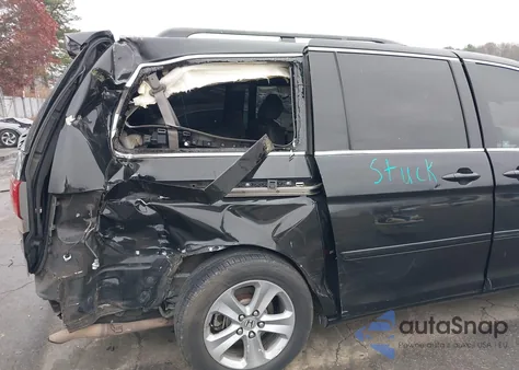 2010 Honda Odyssey Touring z USA, uszkodzony, nr VIN 5FNRL3H96AB049919